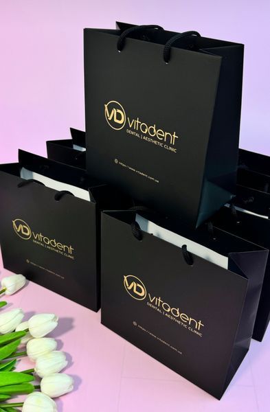 Картонні пакети &mdash; брендована поліграфічна продукція від BRAND FOR BRANDS. Доставка по Україні.