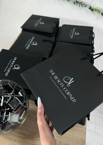 Картонні пакети &mdash; брендована поліграфічна продукція від BRAND FOR BRANDS. Доставка по Україні.
